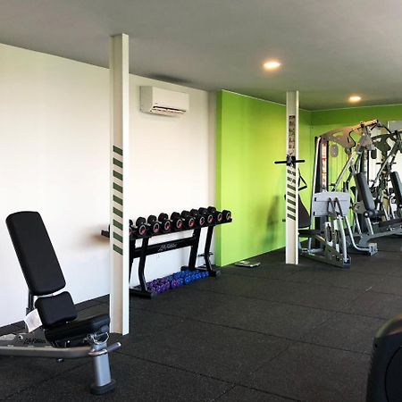 Wyne Hotel Янгон Екстериор снимка