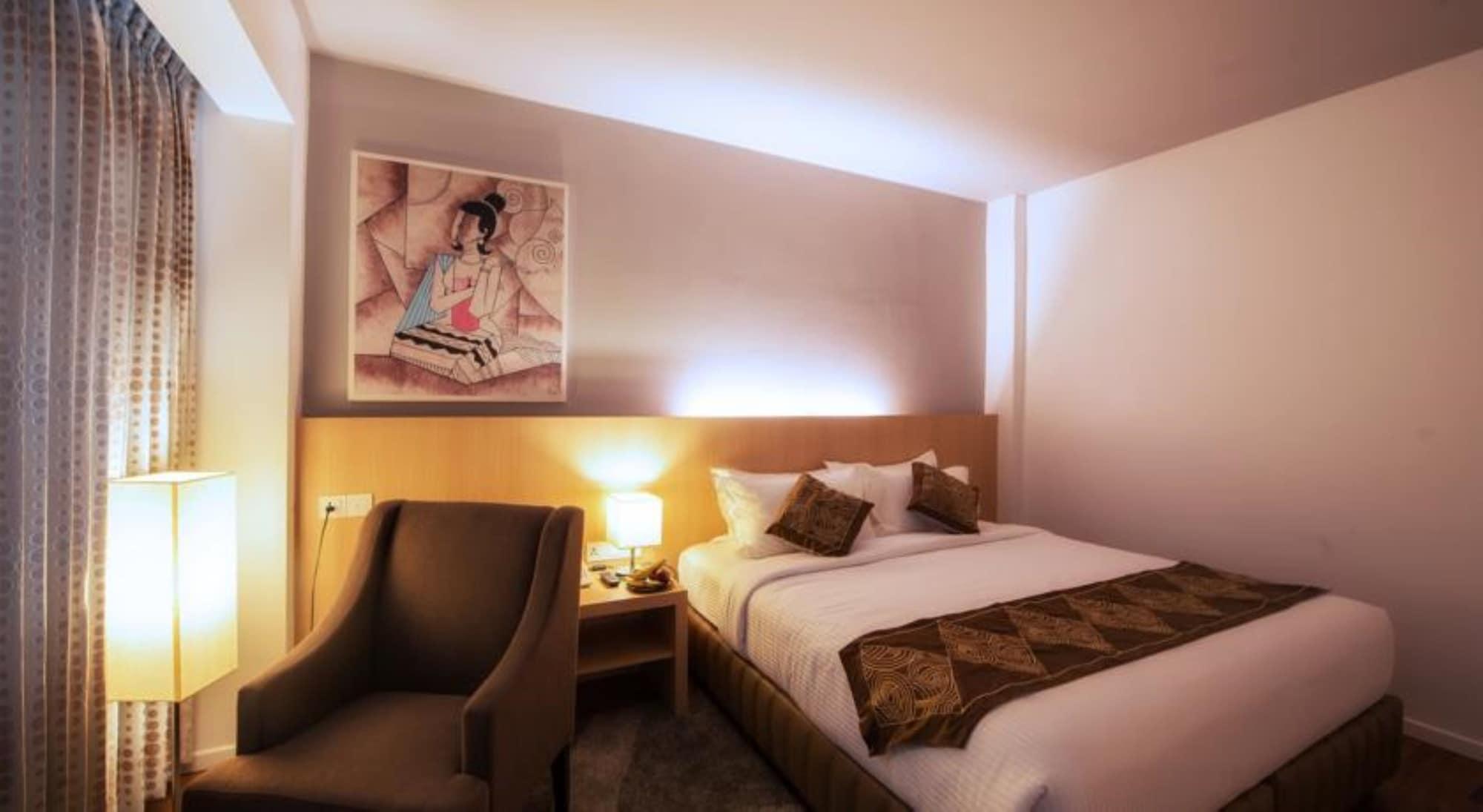 Wyne Hotel Янгон Екстериор снимка