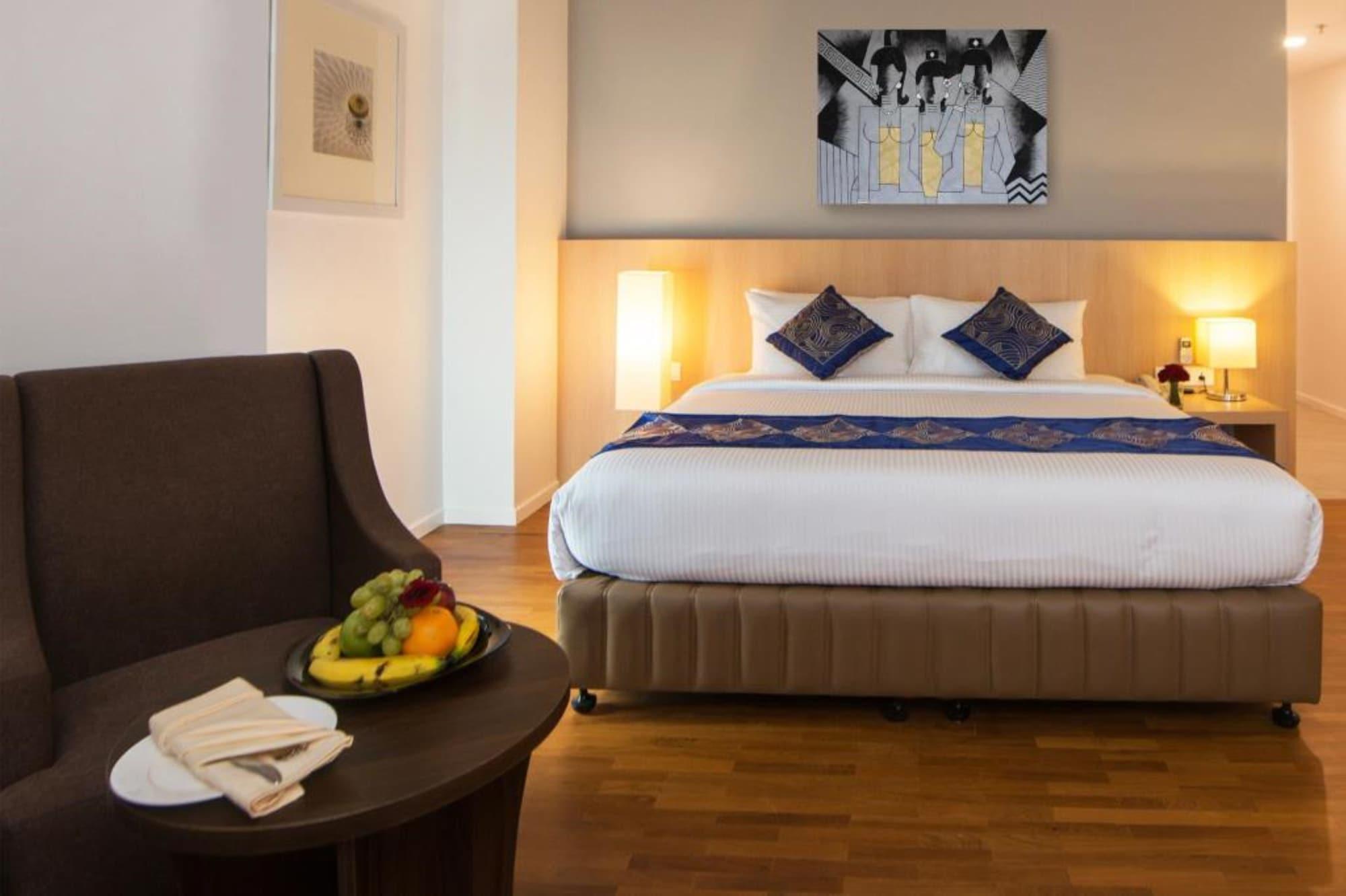 Wyne Hotel Янгон Екстериор снимка