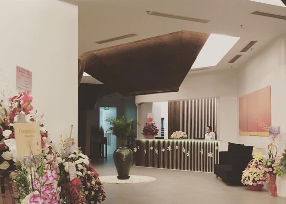 Wyne Hotel Янгон Екстериор снимка