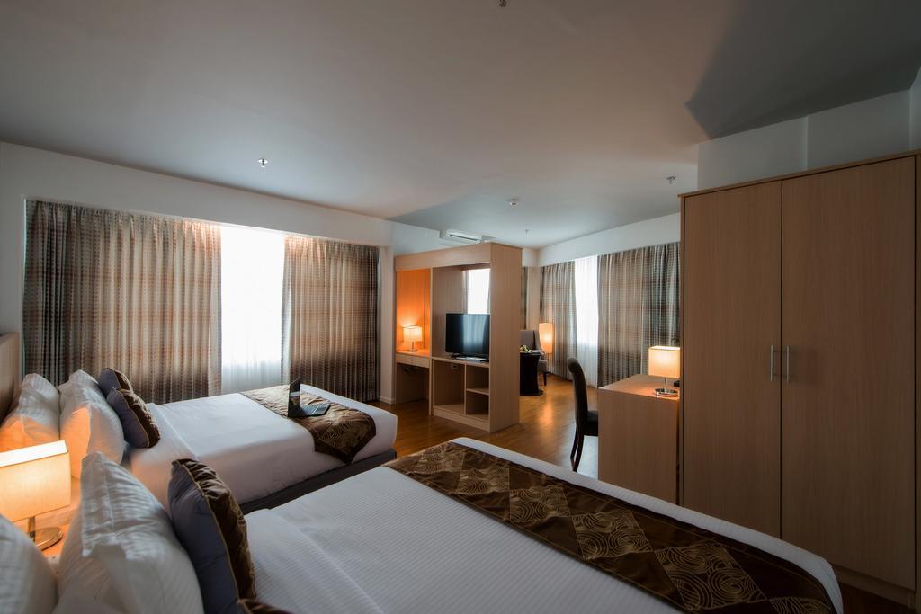 Wyne Hotel Янгон Екстериор снимка