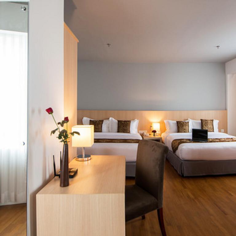 Wyne Hotel Янгон Екстериор снимка