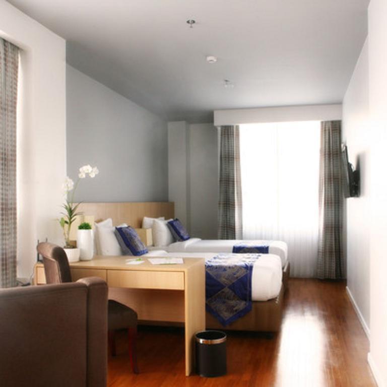 Wyne Hotel Янгон Екстериор снимка