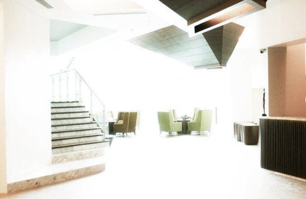 Wyne Hotel Янгон Екстериор снимка