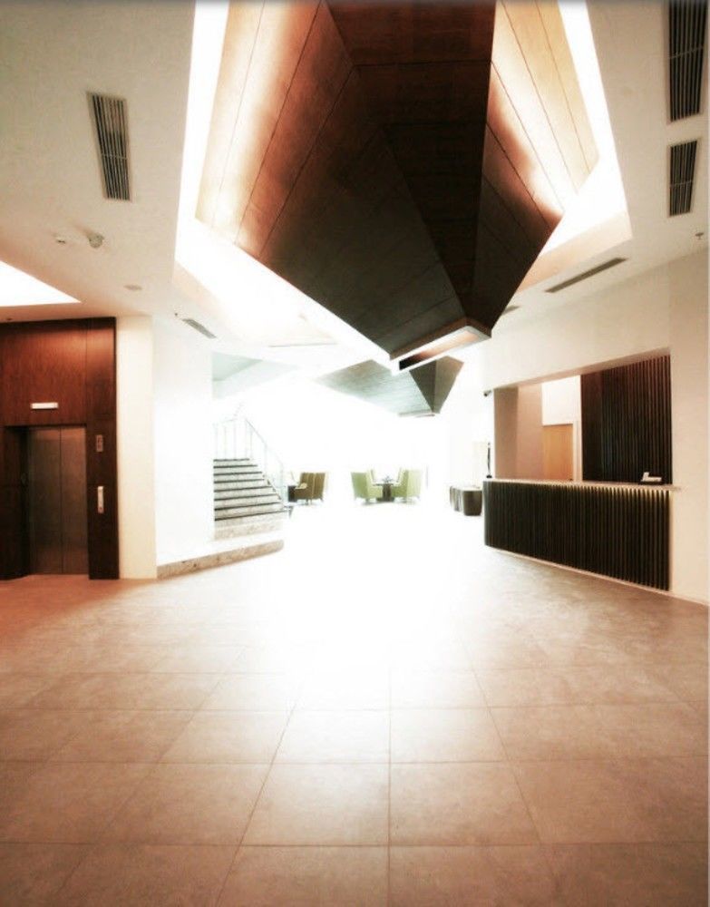 Wyne Hotel Янгон Екстериор снимка