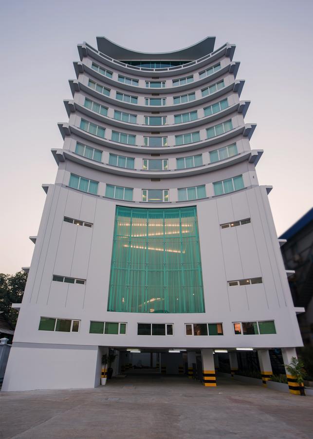 Wyne Hotel Янгон Екстериор снимка