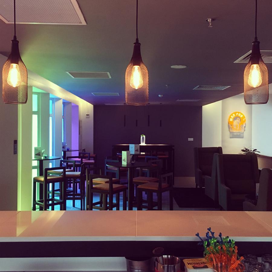 Wyne Hotel Янгон Екстериор снимка