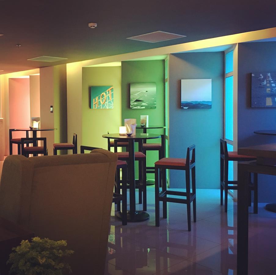 Wyne Hotel Янгон Екстериор снимка