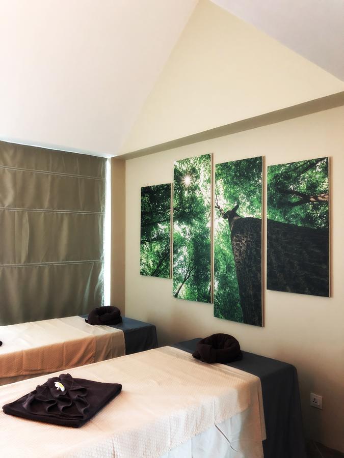 Wyne Hotel Янгон Екстериор снимка
